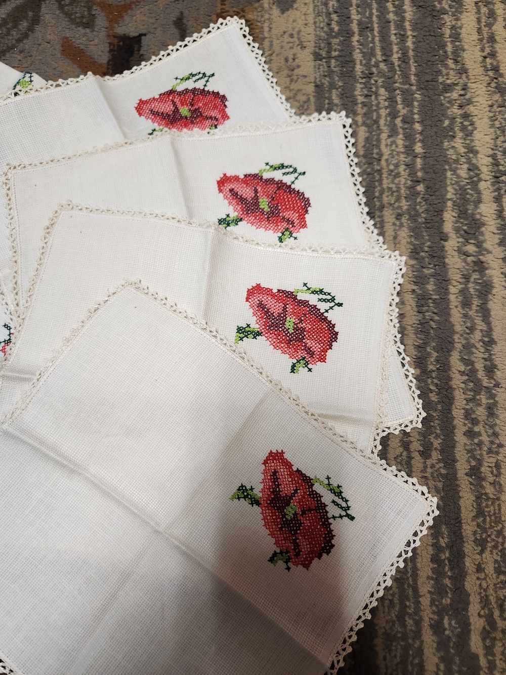 Table Runner Matchin Napkin Set - Picture 2 of 11